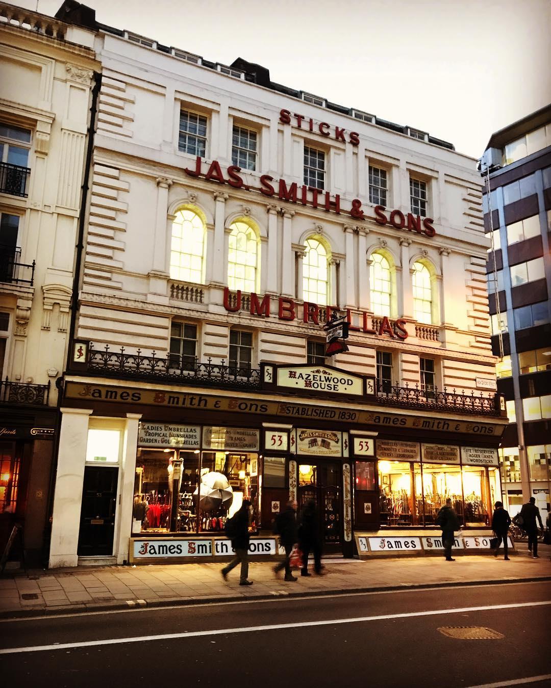 Un parapluie de chez James Smith & Sons Umbrellas